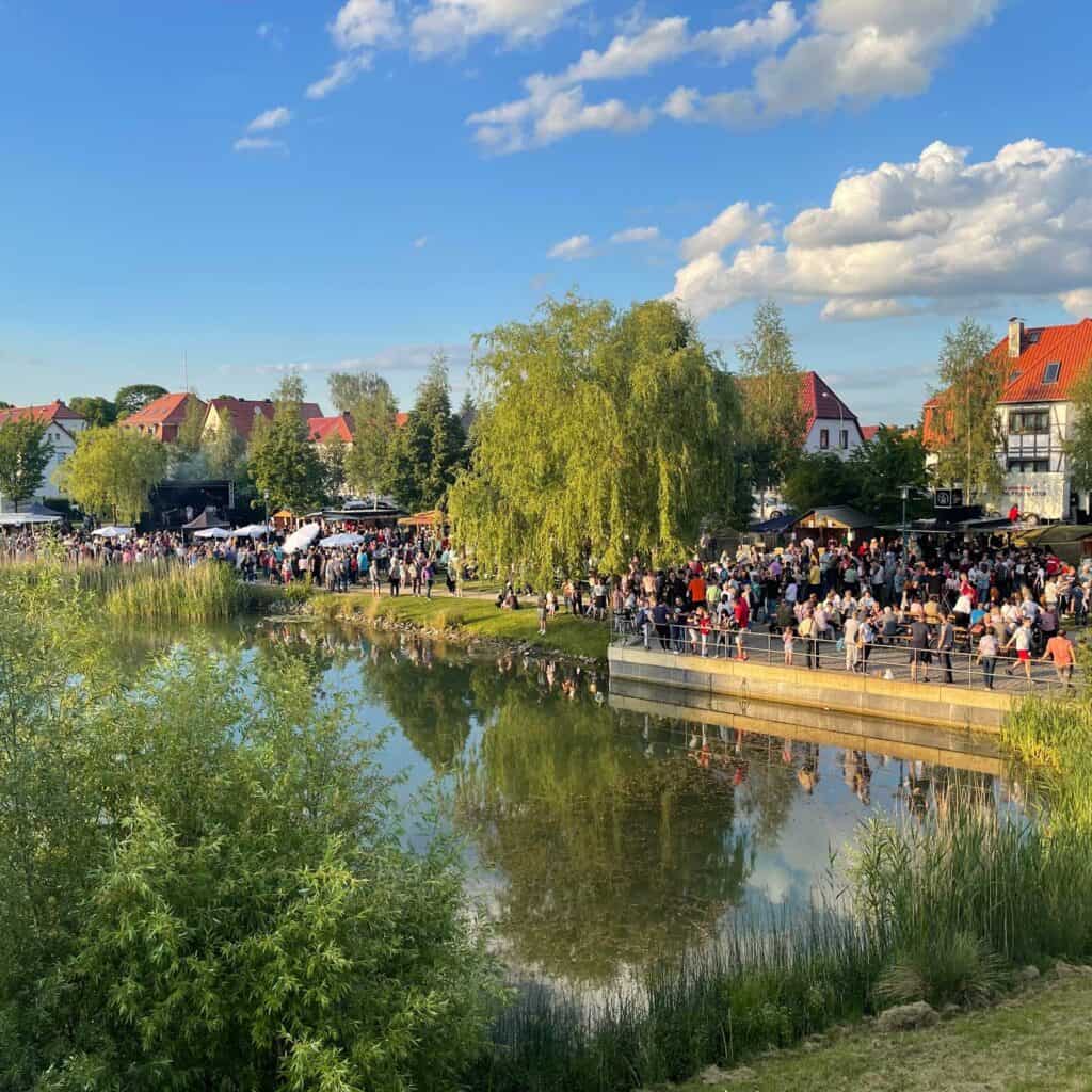 Leinefelde-Worbis mit See und Menschen auf dem Stadtfest