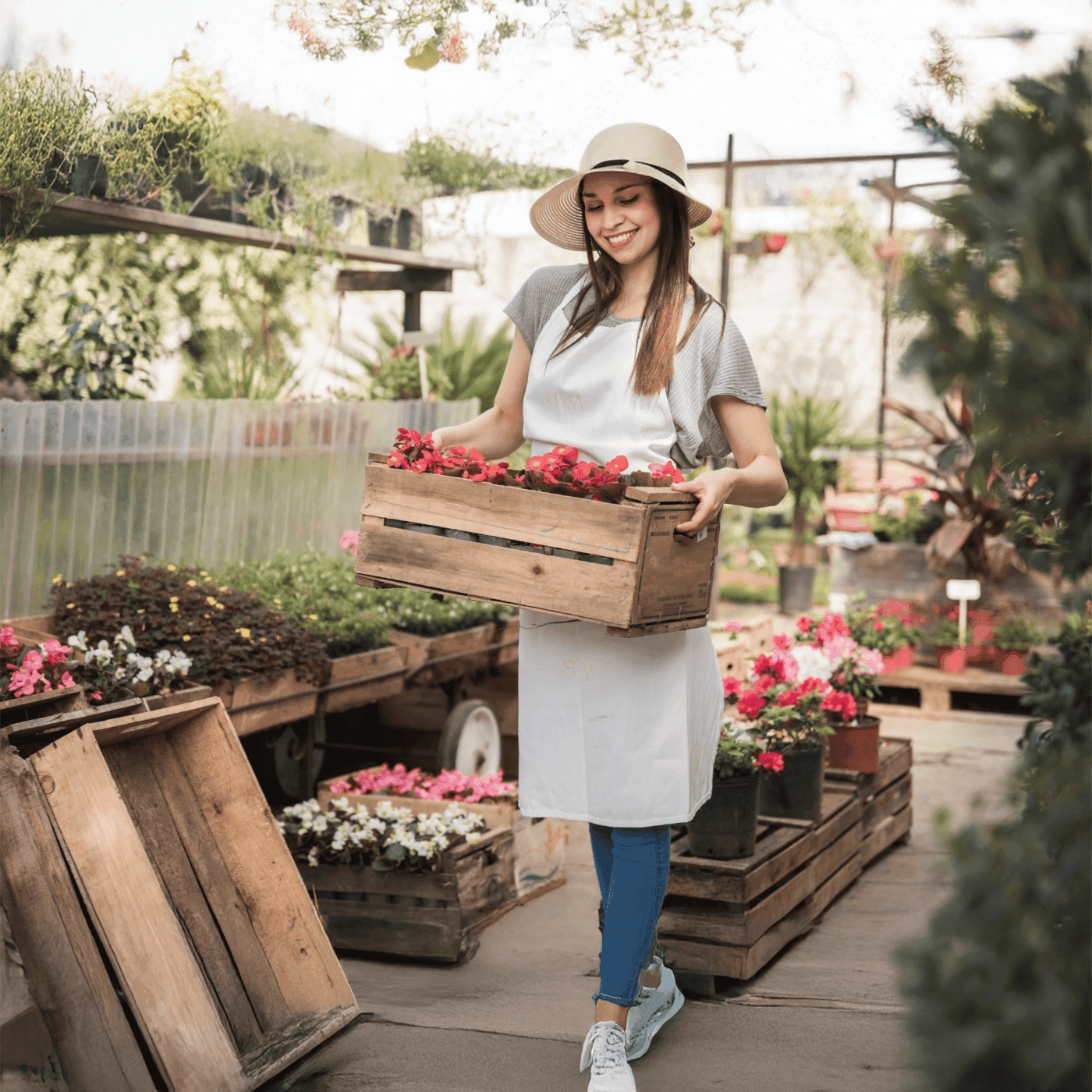 Gärtnerin mit einer Blumenkiste