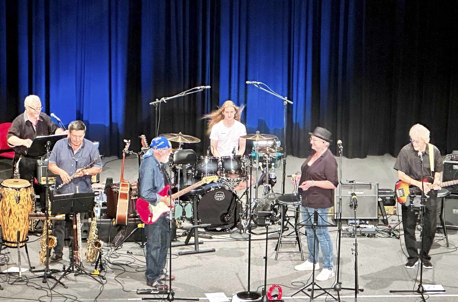 Band TM6 Kalender LGS

Bildrechte: TM6/Thomas Müller