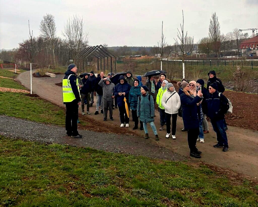 Ehrenamtliche erkunden LGS-Gelände