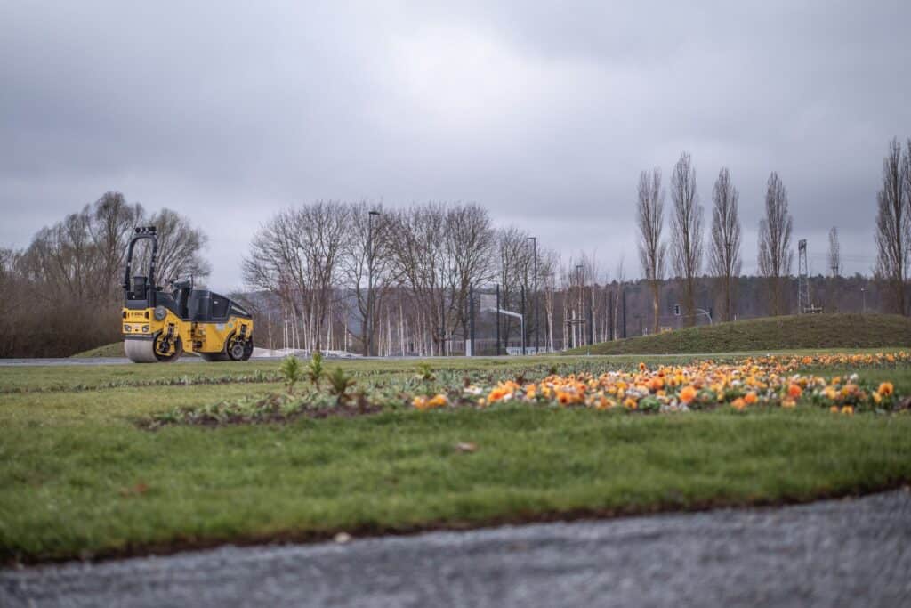 thumbnail of Weg entlang der Festwiese