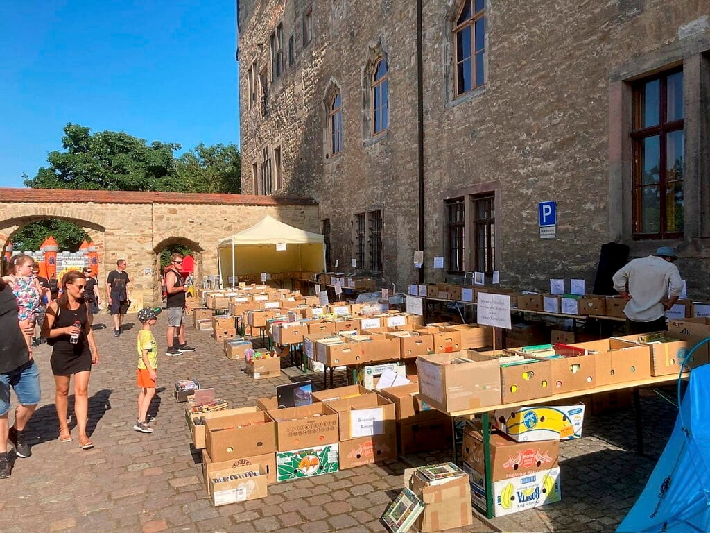 Bücherflohmarkt lädt zum Stöbern ein