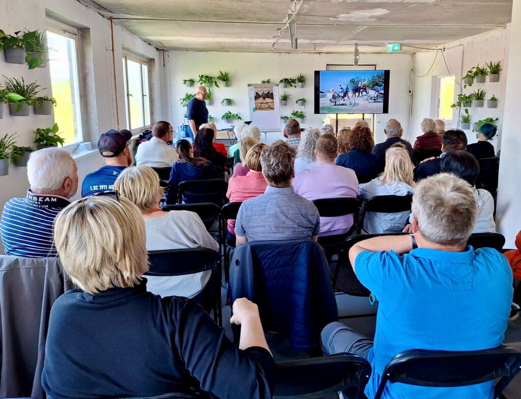 Publikumsmagnet im Blumenblock: Weltreise-Abenteuer geht heute weiter