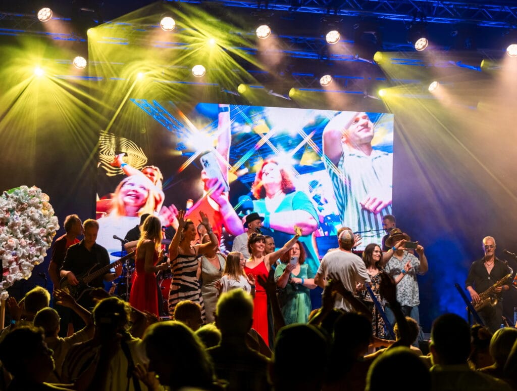 Sommernachtsball bringt Landesgartenschau zum Tanzen